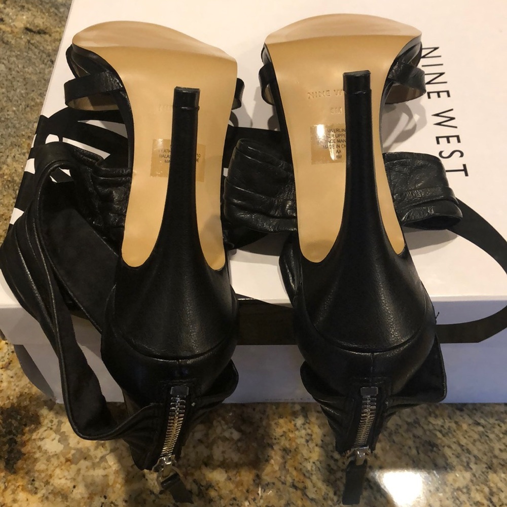 EUC LIKE NEW NINE WEST NWERLINA BLACK LEATHER STRAPPY HEELS IN BOX - Picture 3 of 15